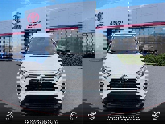 Used 2025 Toyota RAV4 LE image 8