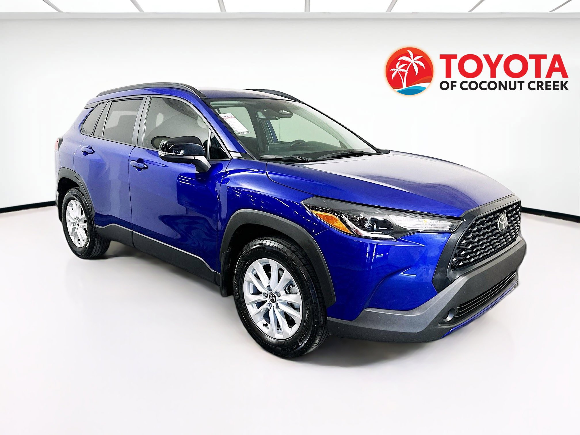 Used 2025 Toyota Corolla Cross LE image 1