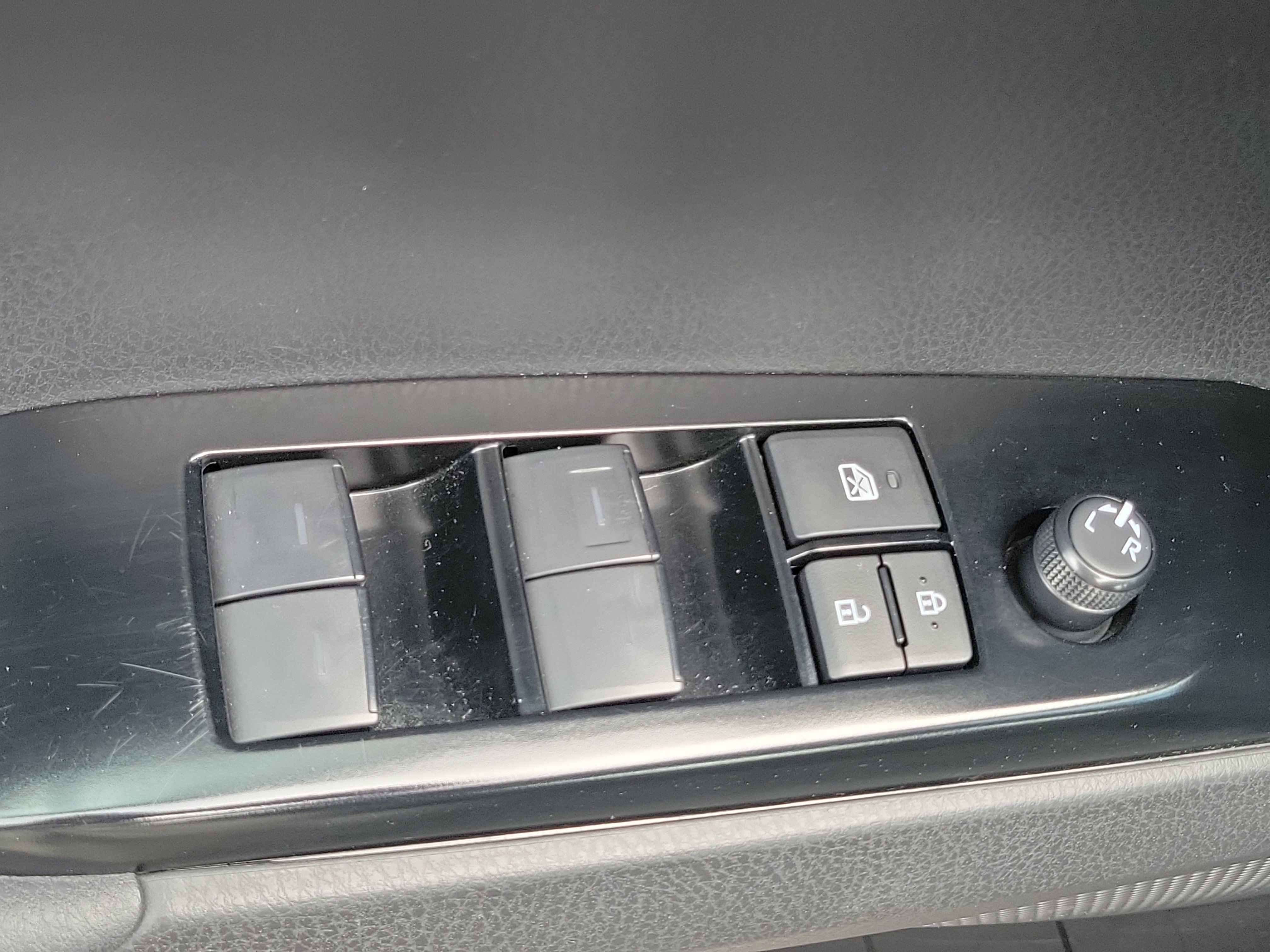 Used 2025 Toyota Camry LE FWD image 25