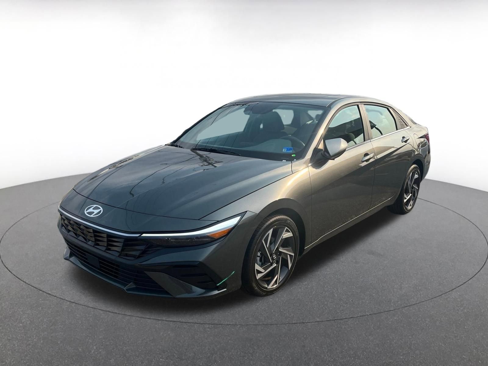 Used 2025 Hyundai Elantra SEL image 4