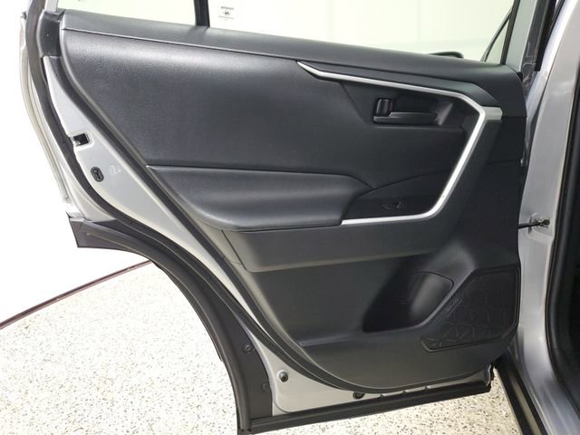 Used 2021 Toyota RAV4 LE image 16
