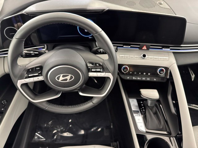 Certified 2025 Hyundai Elantra Limited FWD image 29