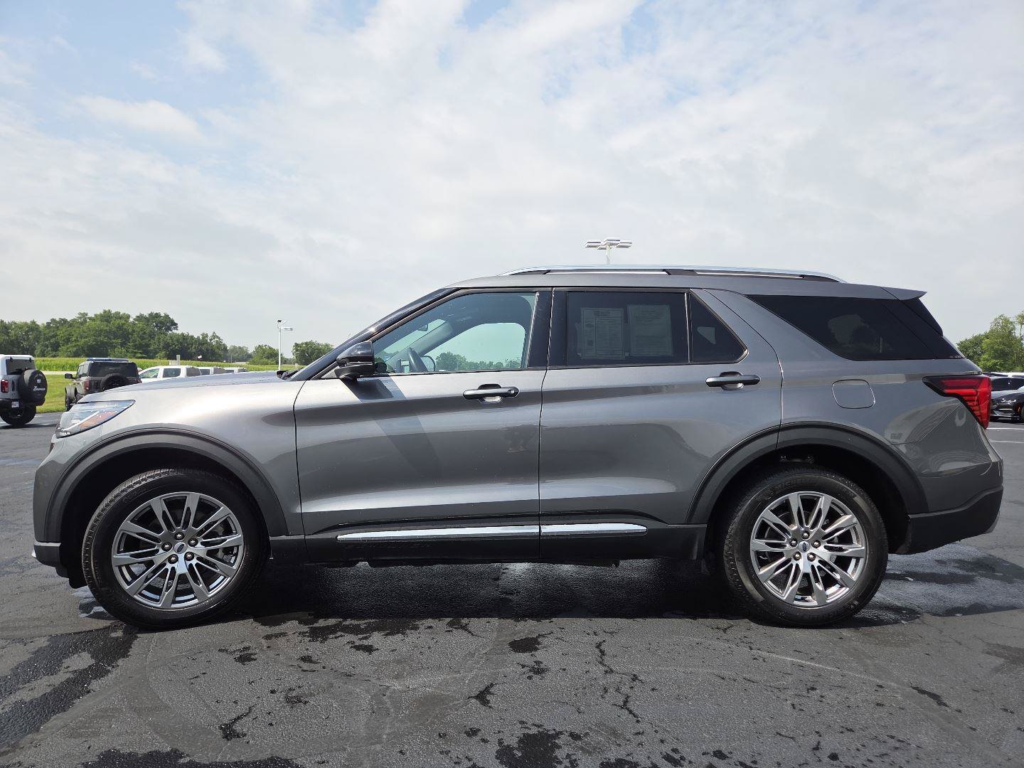 Used 2025 Ford Explorer Platinum AWD/4WD image 18