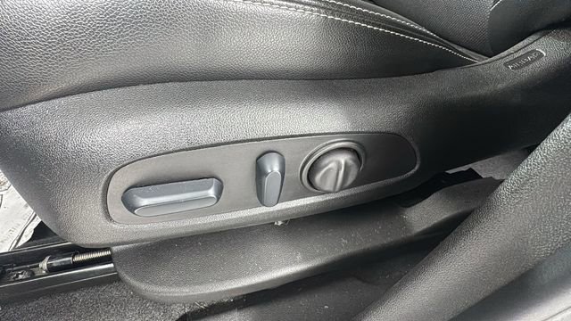 Used 2024 GMC Terrain SLT image 11