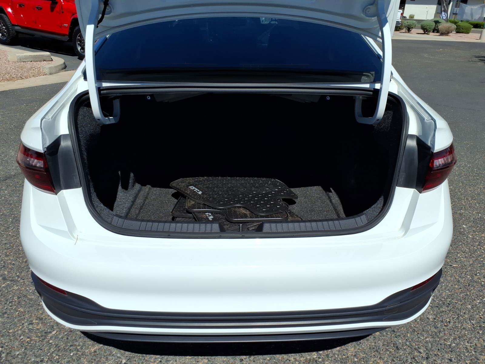Certified 2023 Volkswagen Jetta Sport image 17