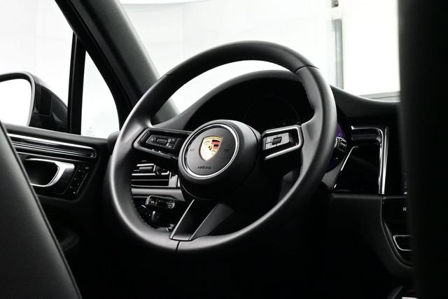 Certified 2025 Porsche Macan AWD/4WD image 20