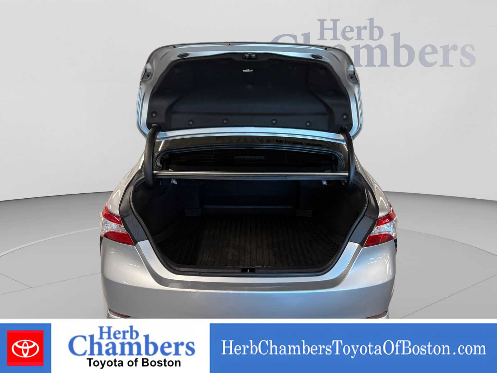 Used 2020 Toyota Camry SE FWD image 4