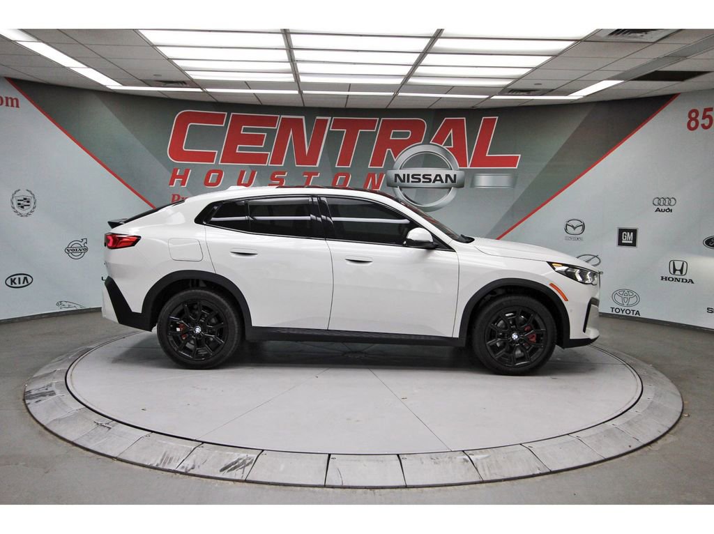 Used 2026 BMW X2 xDrive28i AWD/4WD image 5