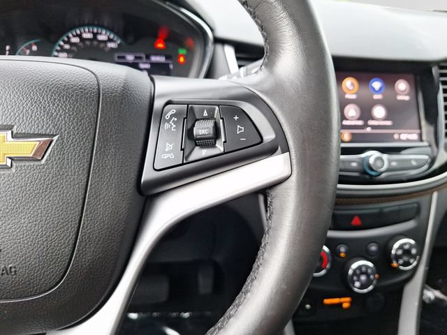 Used 2020 Chevrolet Trax LT w/ Sun & Sound Package FWD image 19