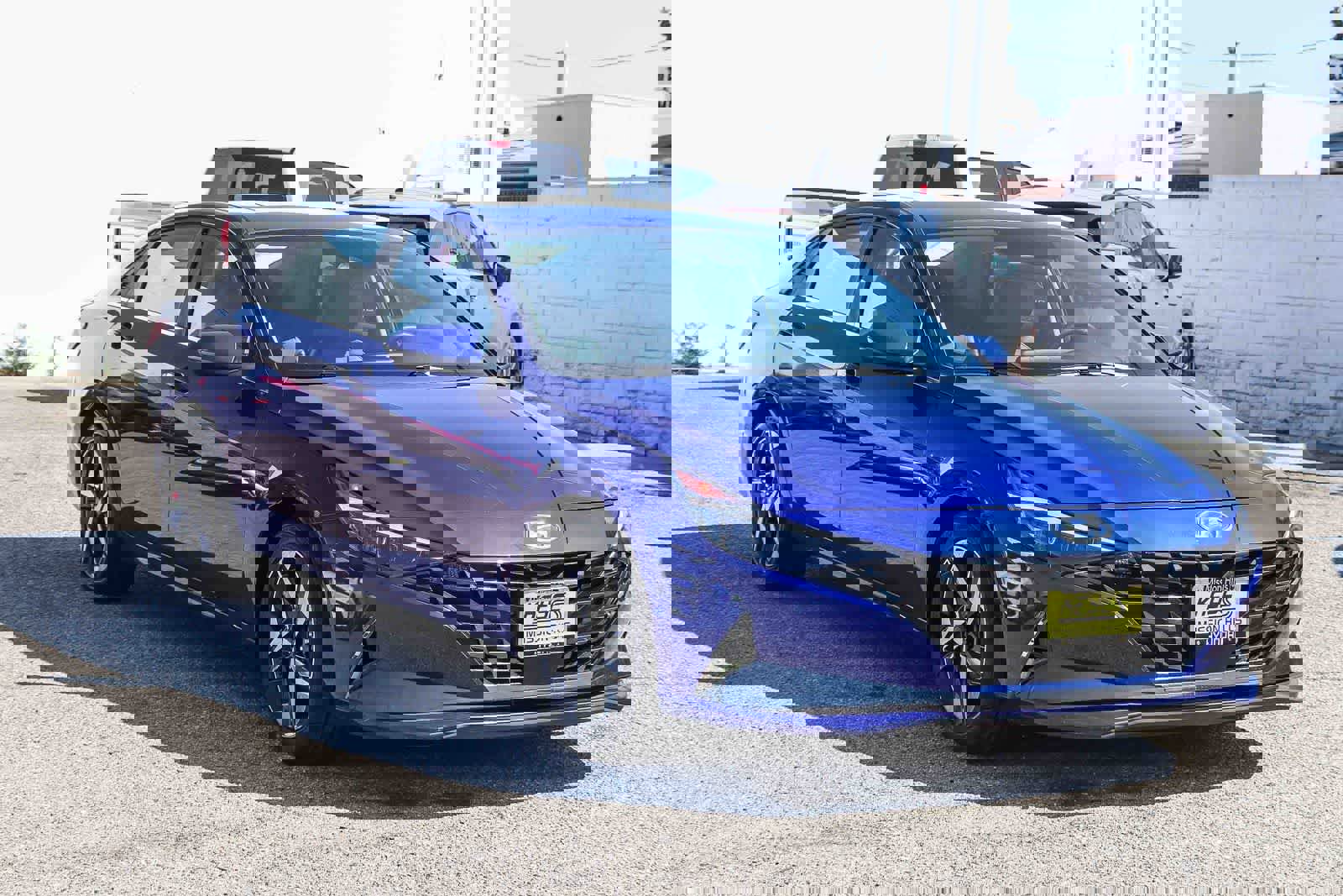 Certified 2023 Hyundai Elantra Limited w/ Cargo Package image 5