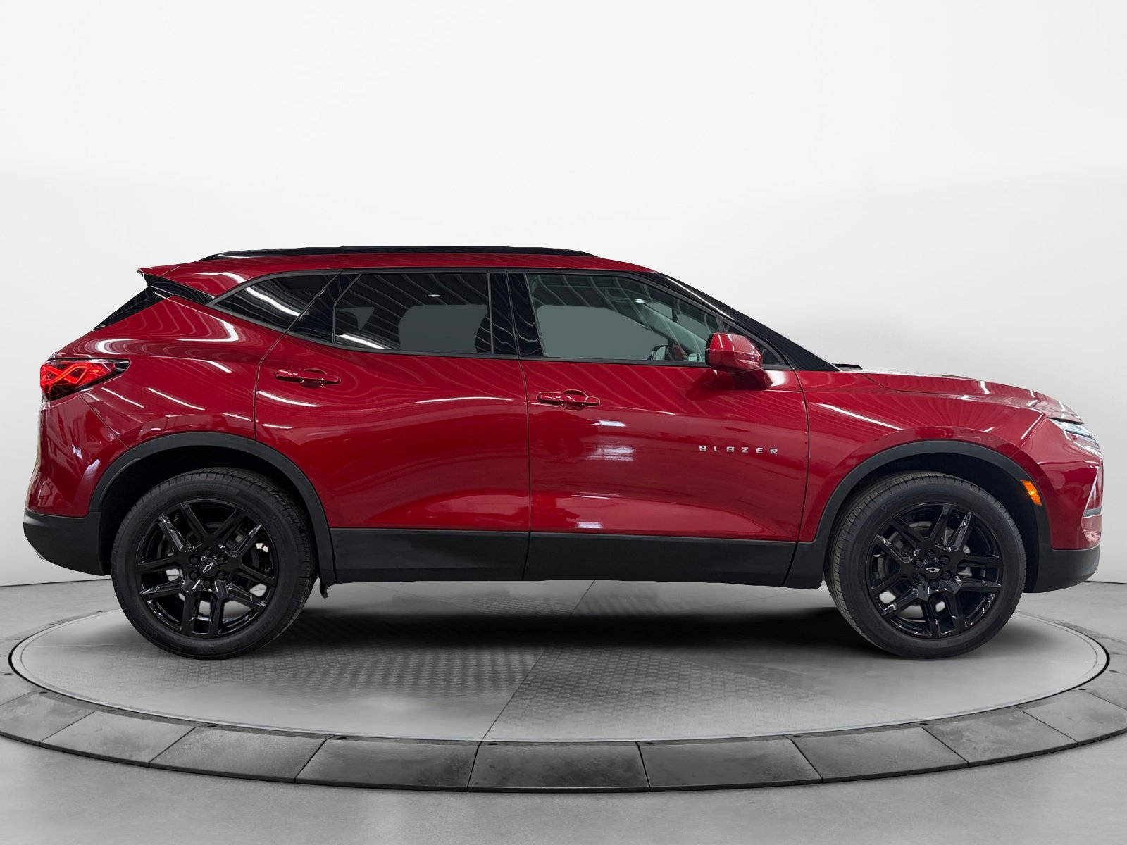 Used 2023 Chevrolet Blazer LT w/ Convenience Package image 2