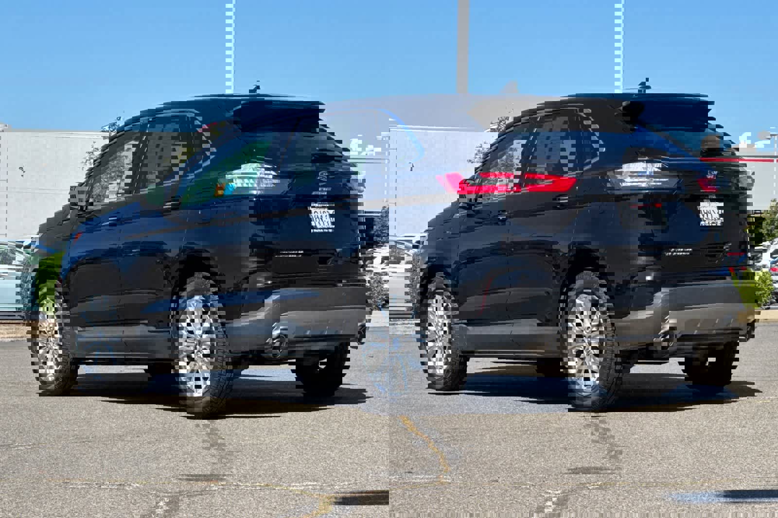 Used 2021 Ford Edge Titanium w/ Cargo Accessory Package image 7