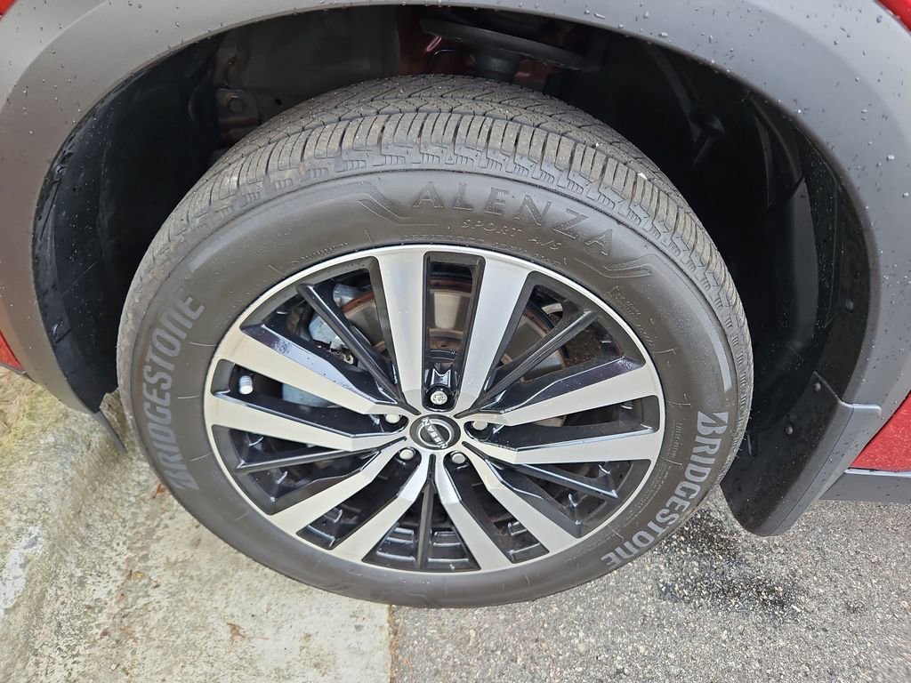 Used 2025 Nissan Pathfinder Platinum image 40