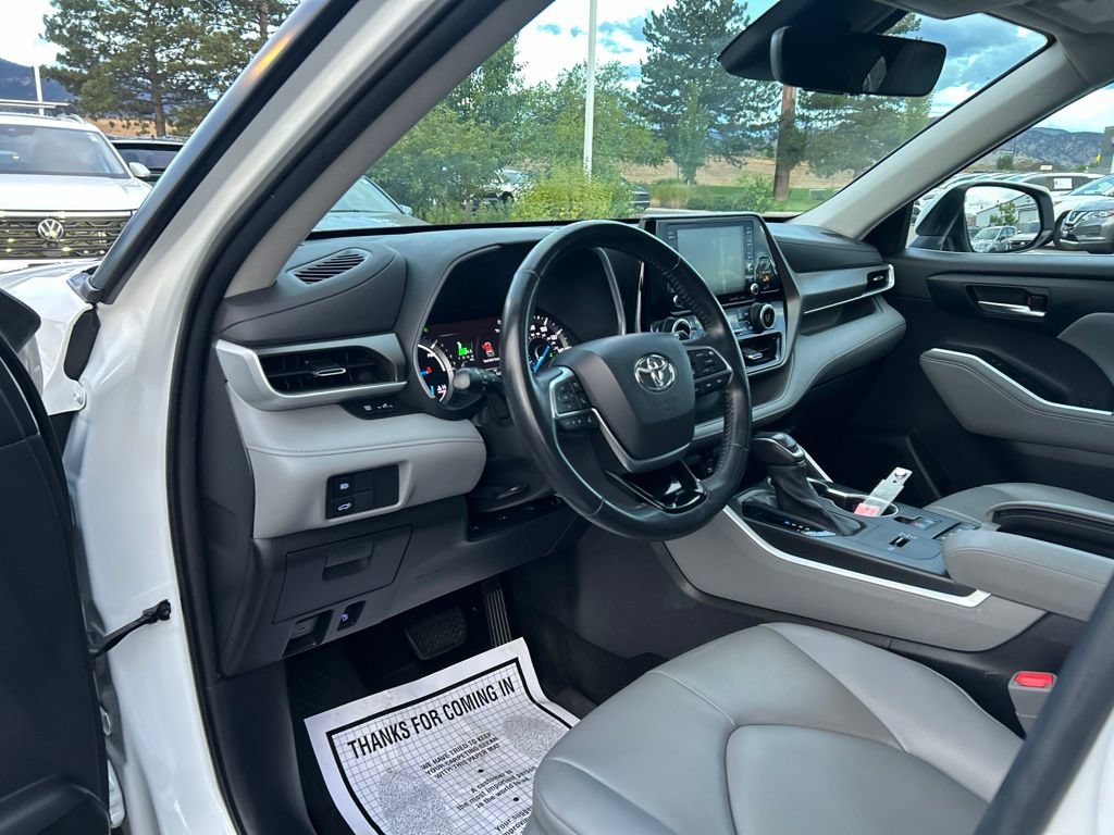 Used 2020 Toyota Highlander XLE AWD/4WD image 25
