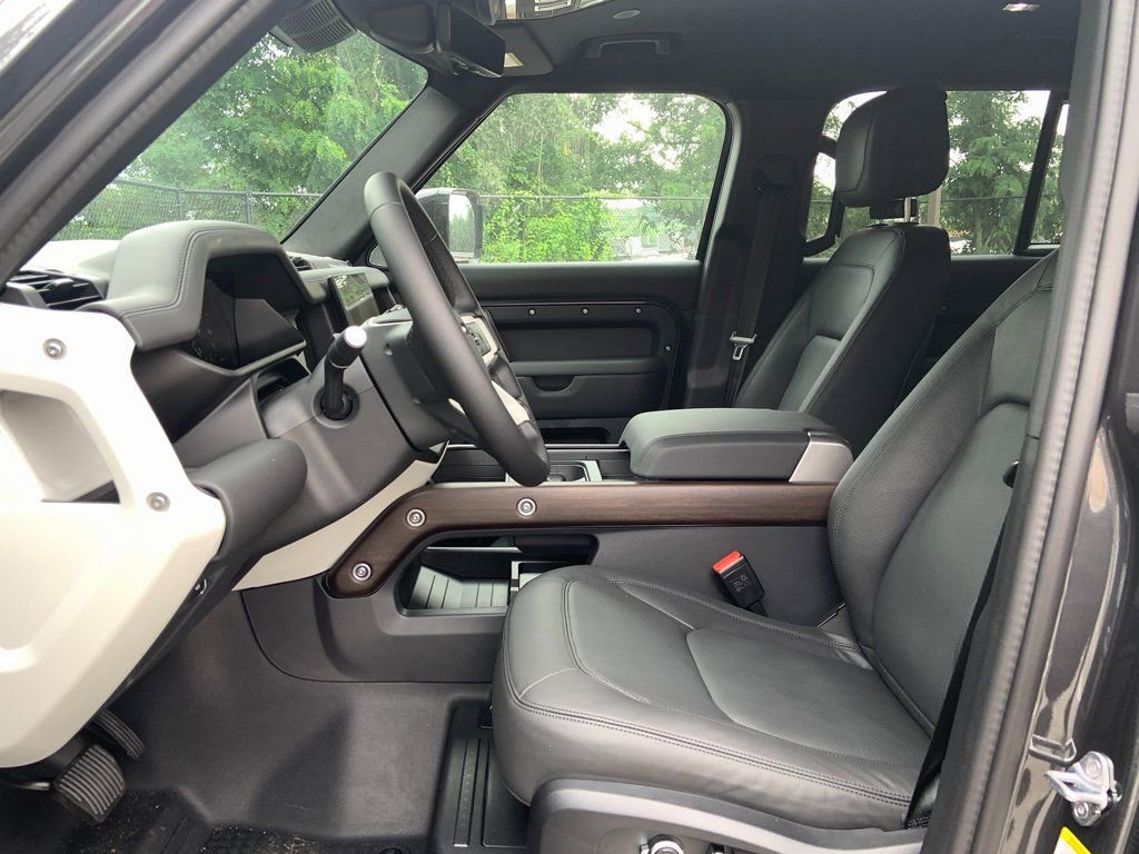 New 2024 Land Rover Defender 130 S image 11