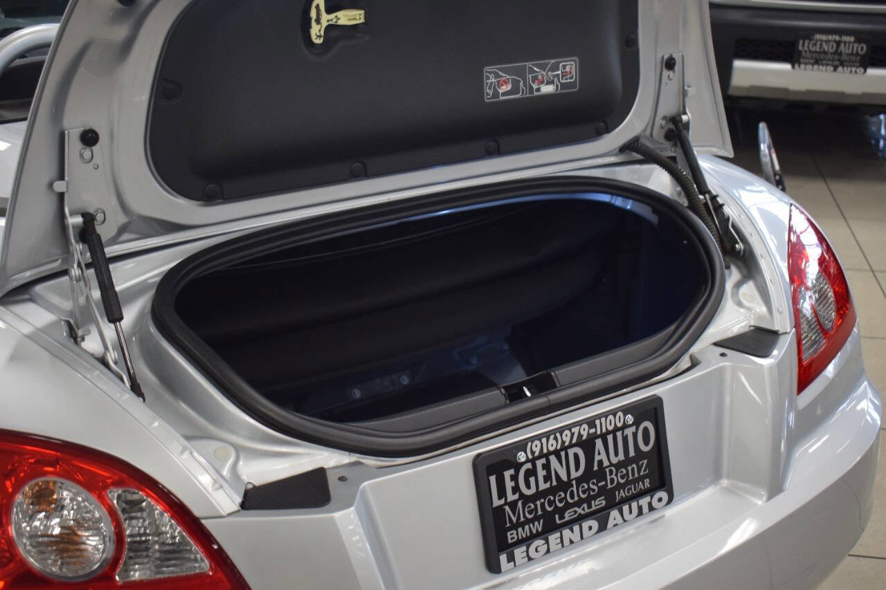 Used 2008 Chrysler Crossfire Limited image 40