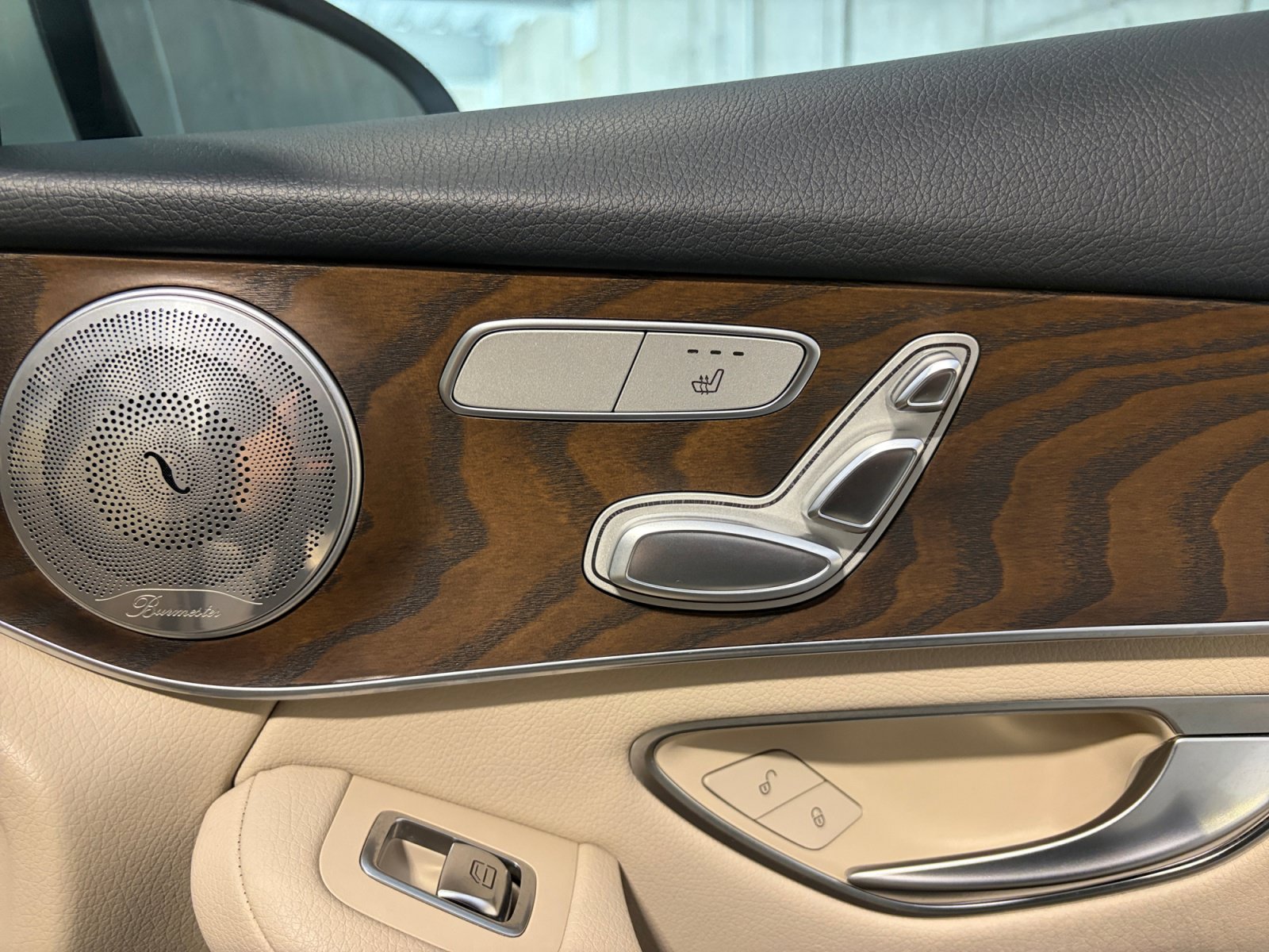 Used 2019 Mercedes-Benz GLC 300 4MATIC image 23