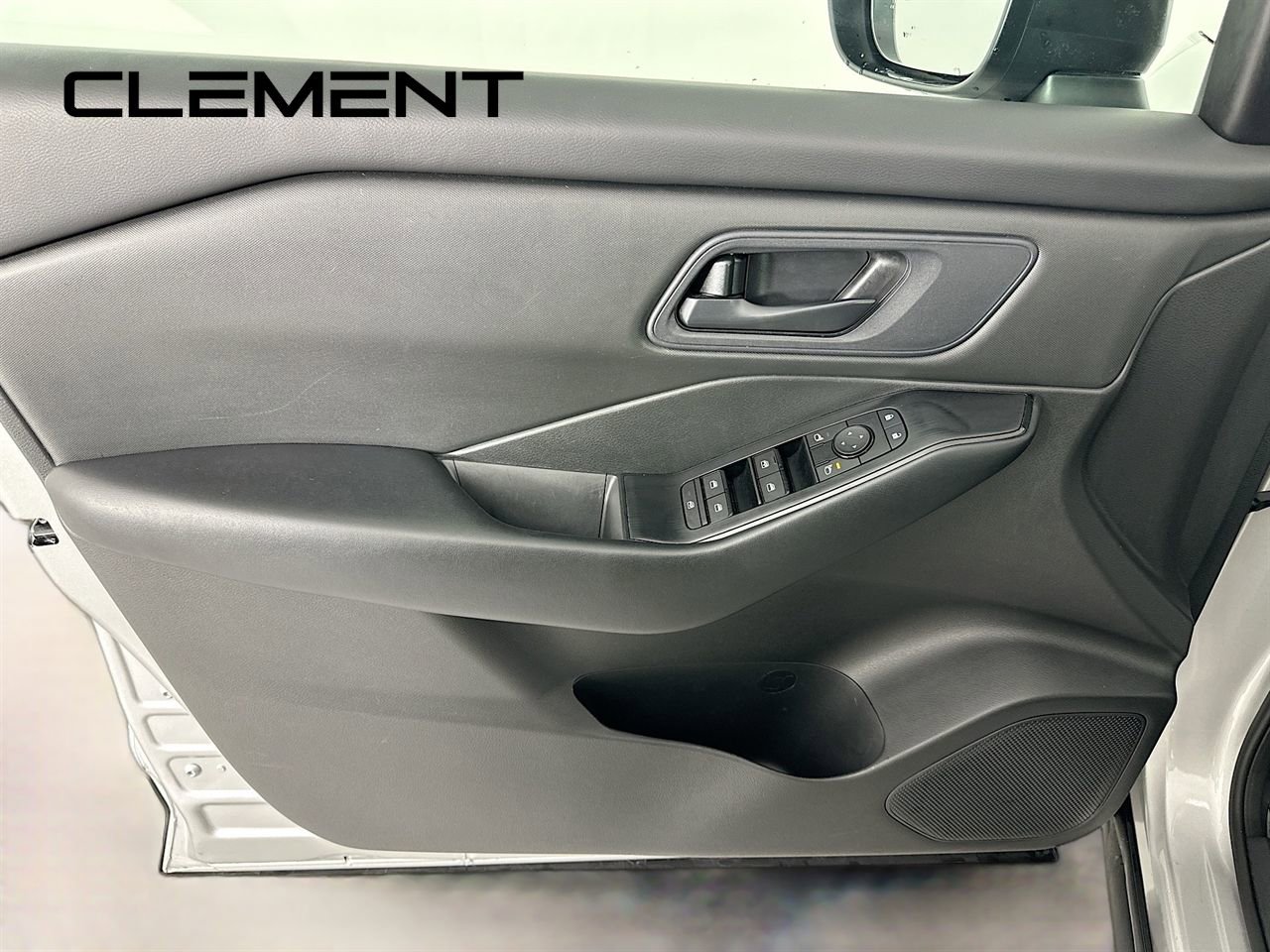Used 2024 Nissan Rogue S AWD/4WD image 26