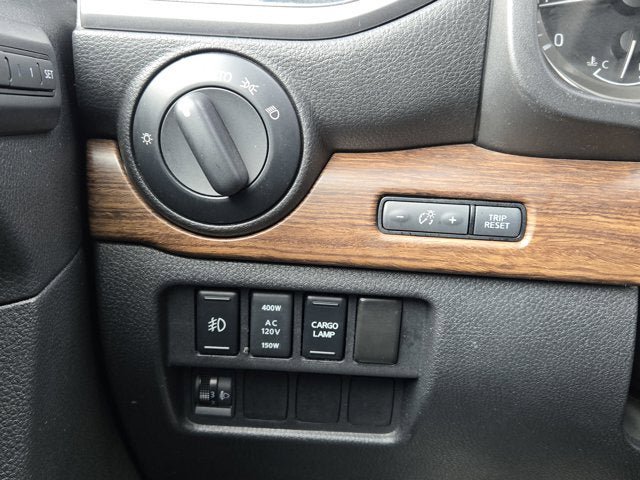 Used 2019 Nissan Titan Platinum Reserve image 23