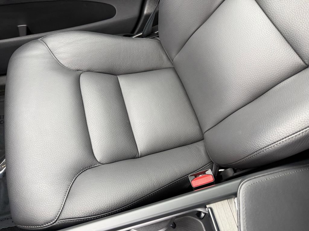 Certified 2025 Volvo XC60 B5 Plus image 31