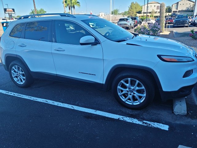 Used 2018 Jeep Cherokee Latitude FWD image 5
