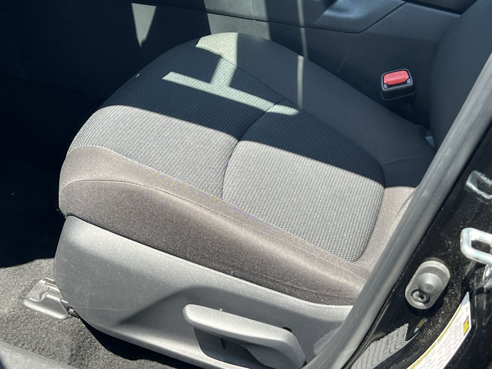 Used 2025 Toyota RAV4 LE AWD/4WD image 11