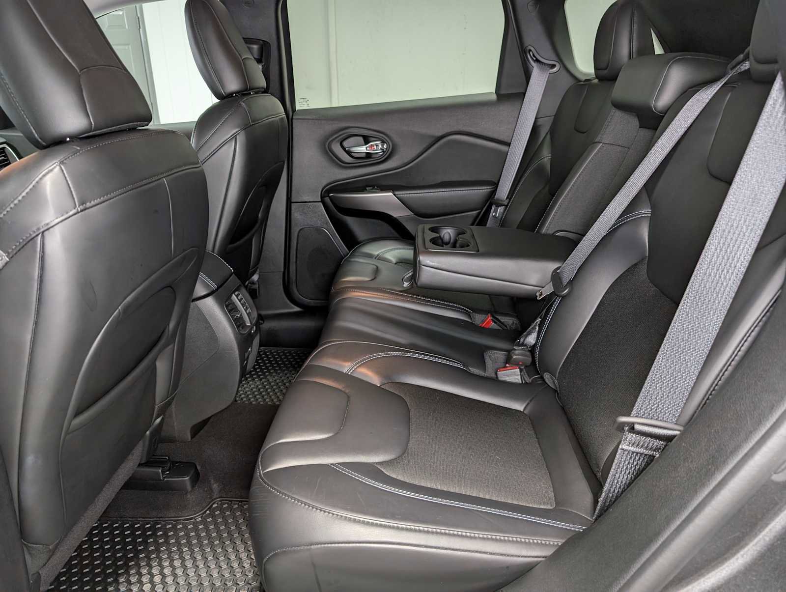 Used 2020 Jeep Cherokee Latitude Plus w/ Cold Weather Group image 18