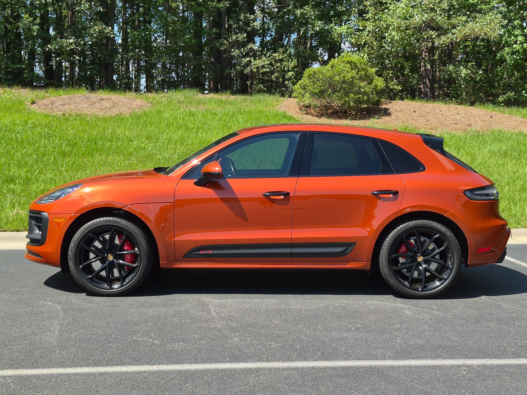 Certified 2023 Porsche Macan GTS AWD/4WD image 2
