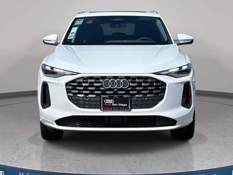 Certified 2025 Audi Q5 Premium w/ Convenience Package AWD/4WD image 3
