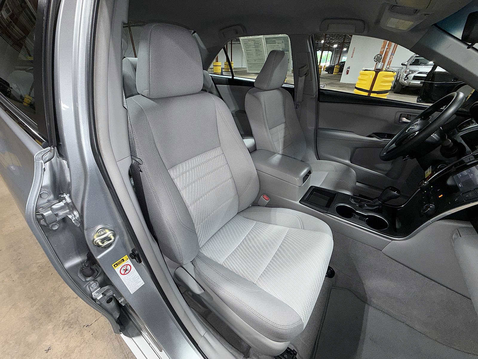Used 2016 Toyota Camry LE FWD image 16