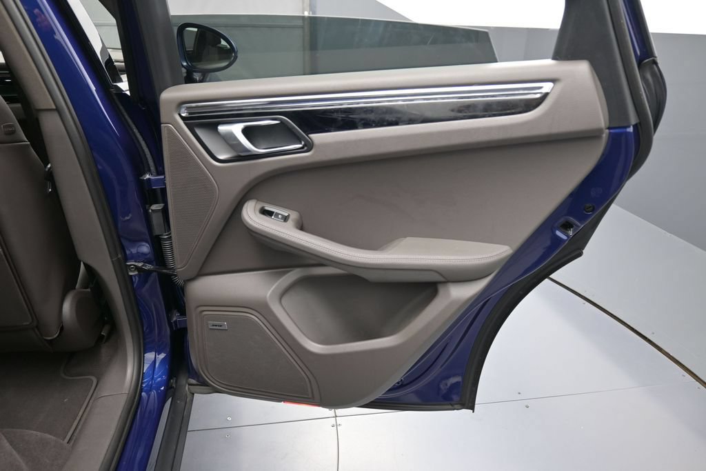 Certified 2026 Porsche Macan AWD/4WD image 25