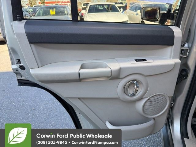 Used 2007 Jeep Commander Limited image 30