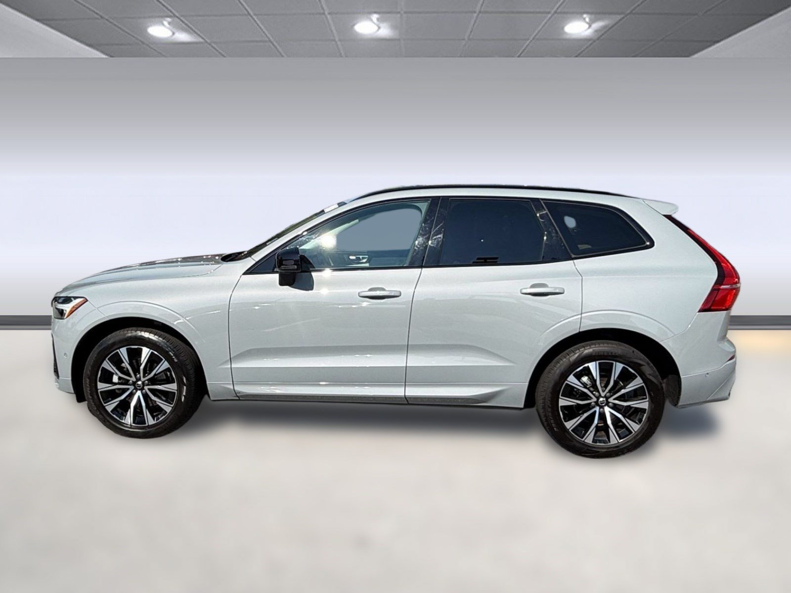 Certified 2024 Volvo XC60 B5 Plus w/ Climate Package AWD/4WD image 2