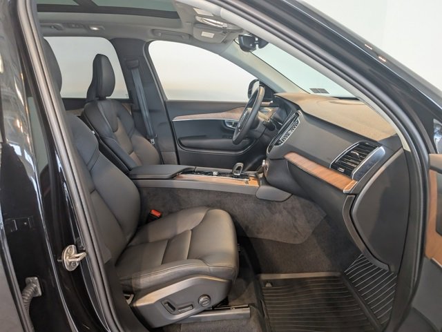 Used 2024 Volvo XC90 B6 Plus w/ Protection Package Premier image 32