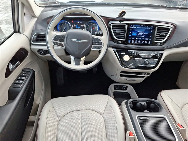 Used 2017 Chrysler Pacifica Limited image 12