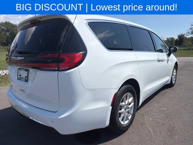 Used 2023 Chrysler Pacifica Touring-L FWD image 9