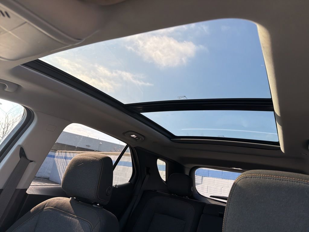 Used 2018 Chevrolet Equinox LT w/ Sun & Infotainment Package image 11