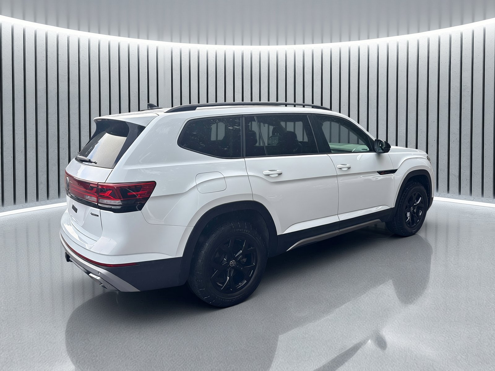 Used 2025 Volkswagen Atlas Peak Edition SE AWD/4WD image 7