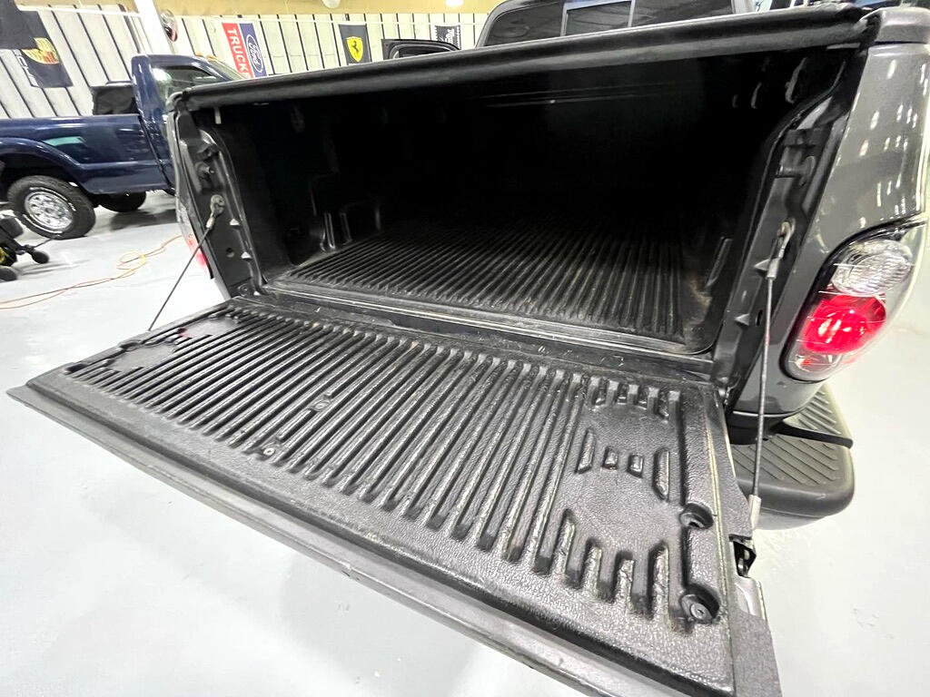 Used 2003 Ford F150 Lightning image 19