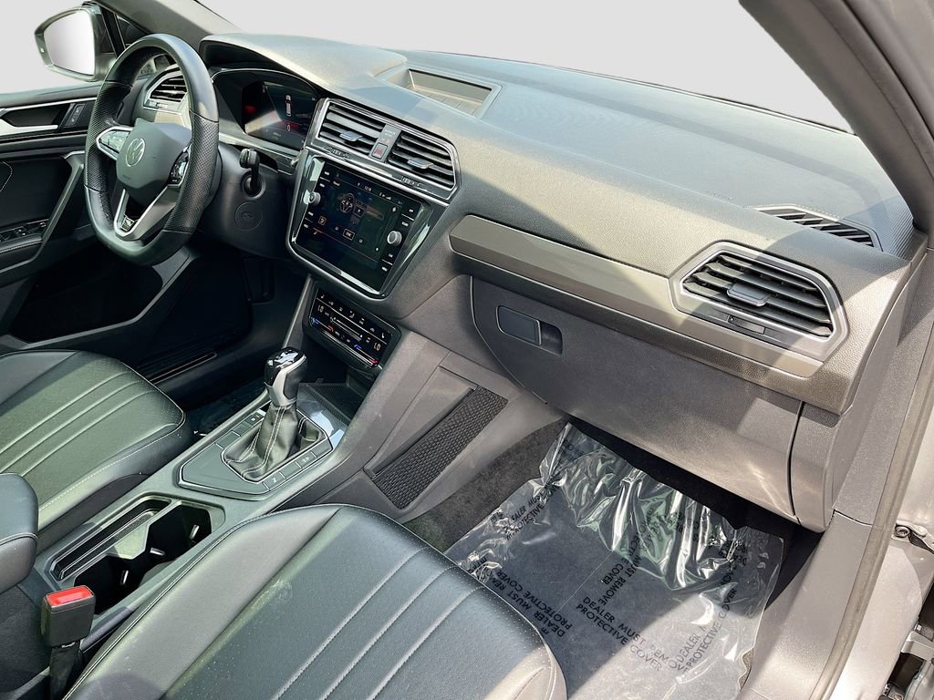 Used 2023 Volkswagen Tiguan SE R-Line FWD image 34