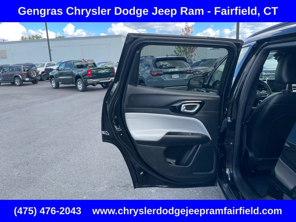 Certified 2025 Jeep Compass Limited AWD/4WD image 35
