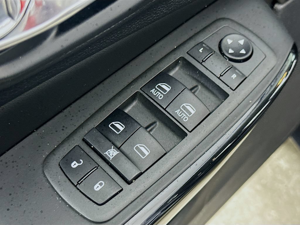 Used 2021 Jeep Cherokee Latitude Plus FWD image 22