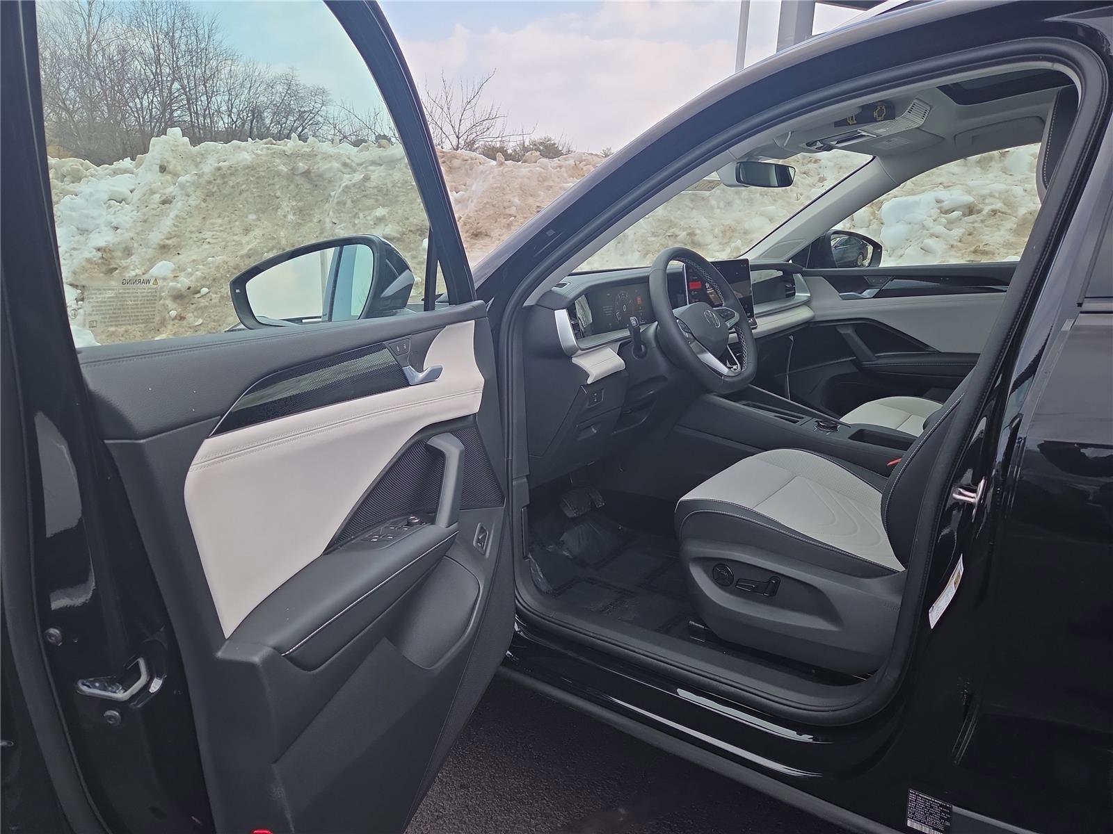 New 2026 Volkswagen Tiguan SE image 11