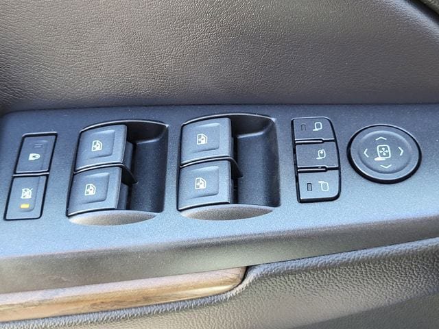 Used 2019 GMC Yukon XL Denali w/ Denali Ultimate Package AWD/4WD image 8