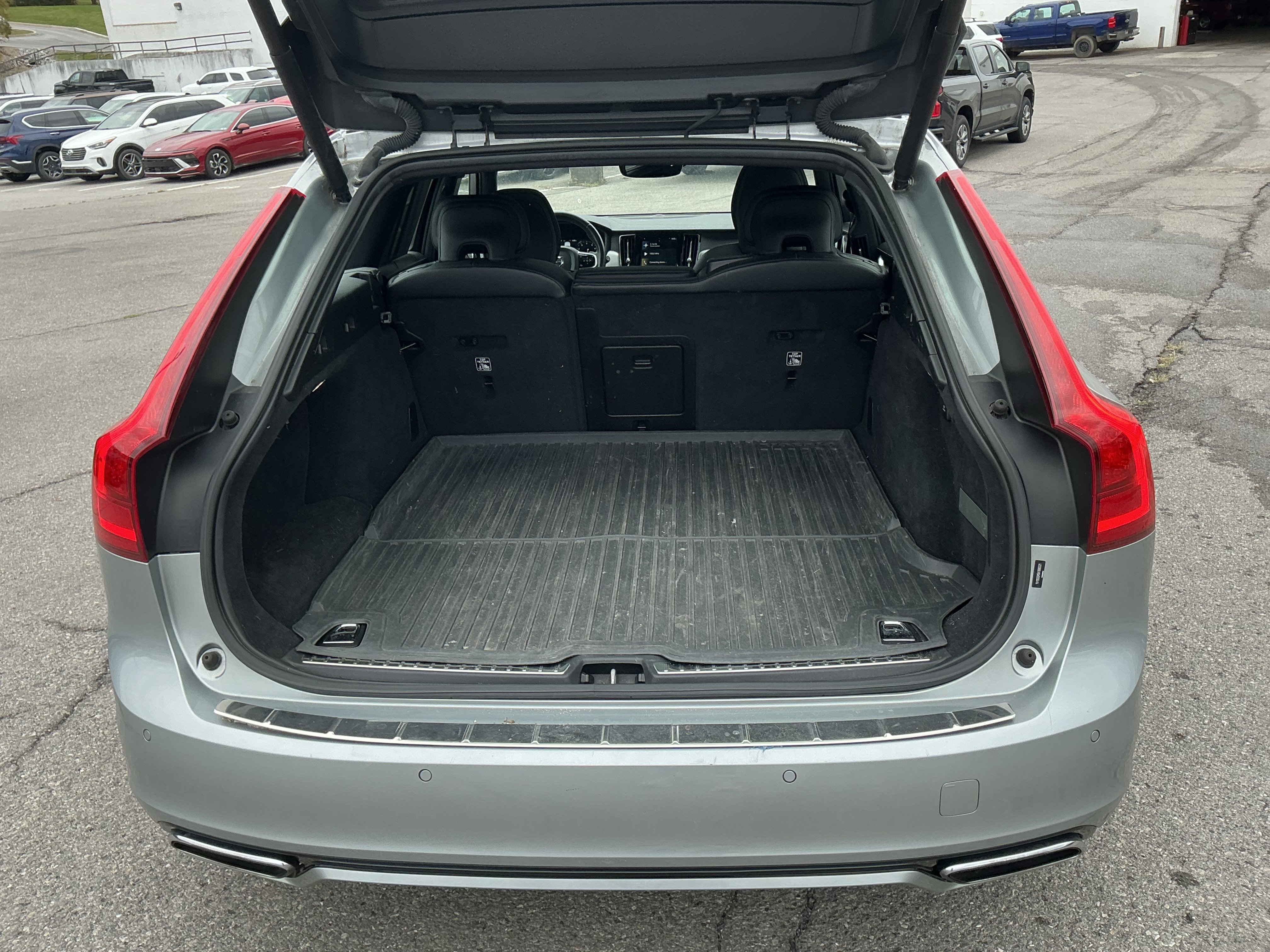 Used 2019 Volvo V90 T5 R-Design w/ Advanced Package image 5