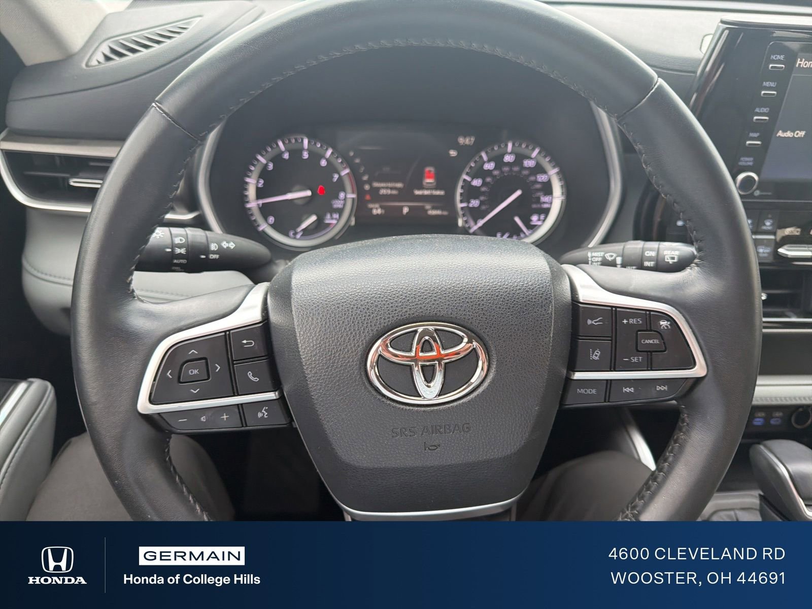 Used 2022 Toyota Highlander XLE AWD/4WD image 18