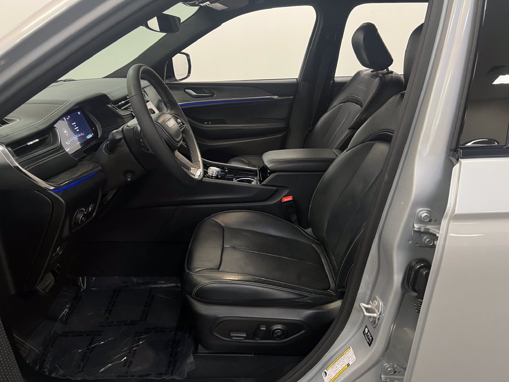 Used 2023 Jeep Grand Cherokee L Overland RWD image 10