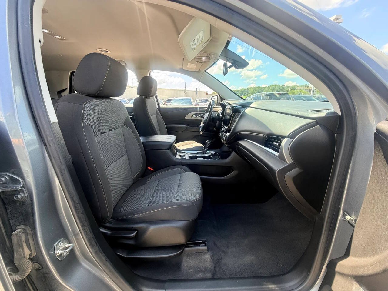 Used 2020 Chevrolet Traverse LT w/ Driver Confidence II Package AWD/4WD image 27