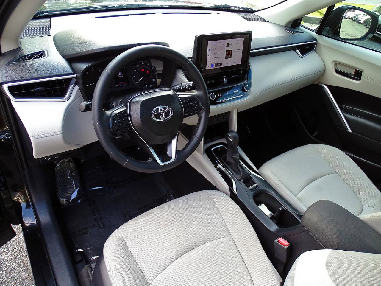 Used 2024 Toyota Corolla Cross LE w/ Moonroof Package FWD image 22