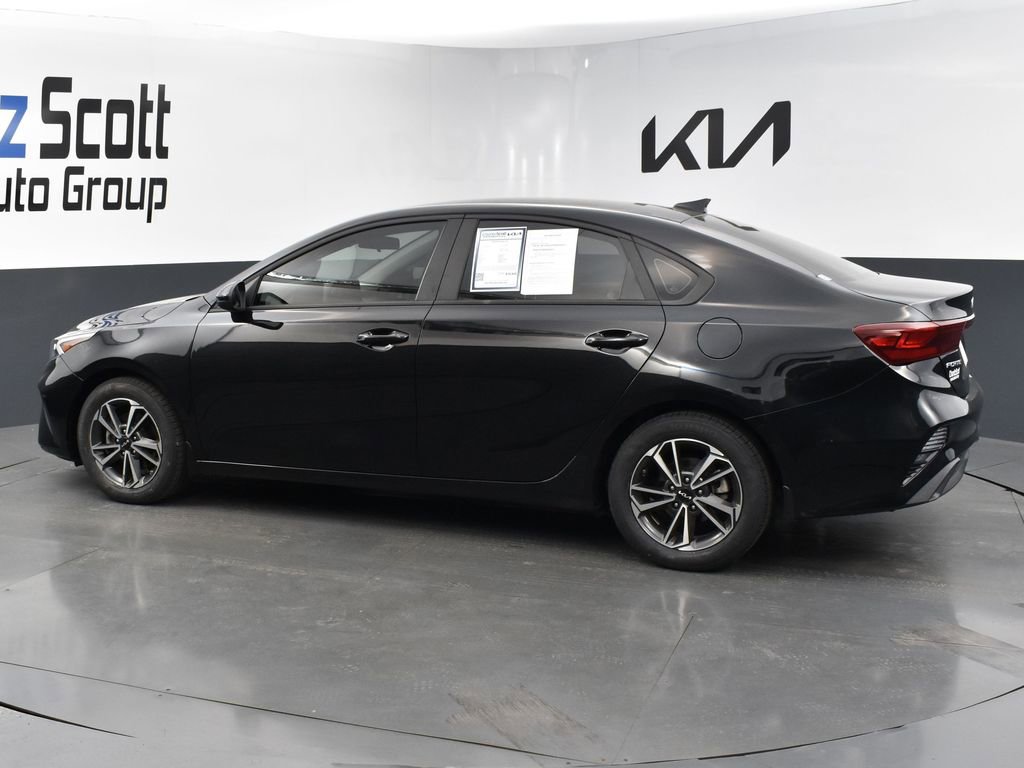 Certified 2022 Kia Forte LXS image 3